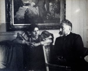 作家Stephane Mallarme (1842-1898)和侄女Paule Gobillard的肖像，由Berthe Morisot拍摄" 摄影：Edgar Degas (1834-1917) 1896年 太阳。0,29x0,37米 巴黎，奥赛博物馆 作者 埃德加·德加