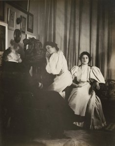 [与克里斯蒂娜和伊冯娜-勒罗尔的自画像]，可能是1895-96年。 作者 埃德加·德加