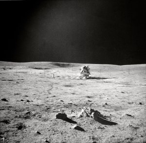 阿波罗14号EVA视图，月球表面，1971年。   作者 埃德加·米切尔
