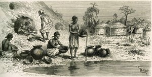 Women in the village of Koumakhana wash gold, in the background, men seek gold in underground galleries. Engraving by Riou, to illustrate the story “Exploration du Haut-Niger (Haut-Niger)” (present-day Mali) by Commander Joseph Gallieni (1849-1916) of the  作者 爱德华·里奥（Edouard Riou）