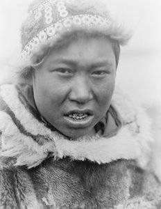 阿拉斯加胡珀湾的爱斯基摩青年，约 1929 年（黑白照片） 作者 爱德华警长柯蒂斯