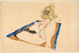 坐在棕色地毯上的金发裸女，有一个蓝色的边界，1912年。