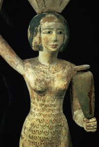 携带祭品的女性，手里拿着水瓶，头上戴着器皿，埃及，中王国，约公元前1950年（粉刷和彩绘无花果木）（93791的细节）。