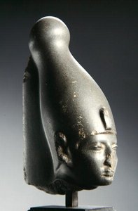 阿梅内姆哈特三世肖像（公元前1843-1798年）中世纪王国（灰岩）。 作者 埃及第十二王朝