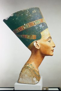 女王纳芙蒂蒂的半身像，侧视图，来自Thutmose工作室的Tell el-Amarna（彩绘石灰石）（另见114018和114019）
