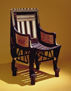 Childs椅子，来自新王国图坦卡蒙墓（带有象牙镶嵌的木头） 作者 埃及第十八王朝