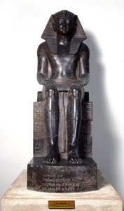 埃及古物：代表图特摩西（Tuthmosis或Thutmus）三世（约公元前1504-1450年）的巴桑石雕塑，埃及法老。第18王朝。来自底比斯。都灵，埃及博物馆 作者 埃及第十八王朝