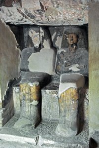 Egyptian antiquite: sculptures near the tomb of Kha em Het (Khaemhat) inspector of attics and scribe at the court of Amenophis III (TT57) representing the scribe and Imhotep. 18th dynasty. 1530-1290 BC. Vallee des Nobles. Luxor, West Bank, Egypt 作者 埃及第十八王朝