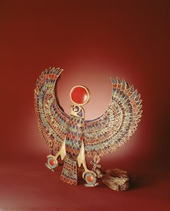 Falcon胸鳍，来自新王国图坦卡蒙墓（金镶嵌青金石，绿松石，红玉髓和玻璃）
