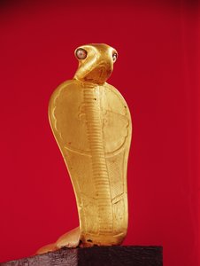 眼镜蛇Netjer-Ankh的图，来自图坦卡蒙墓（公元前1370-1352）新王国（镀金木）