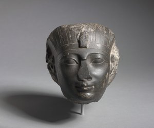 女王哈特谢普苏特的头颅，约公元前1479-1457年 作者 埃及第十八王朝