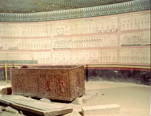 Tuthmosis III（公元前1490-39）新王国墓的内部