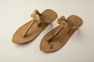 一对凉鞋，约1390-52年（草，芦苇，纸莎草 作者 埃及第十八王朝