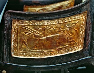 来自新王国图坦卡蒙墓的儿童椅子小组 作者 Egyptian 18th Dynasty