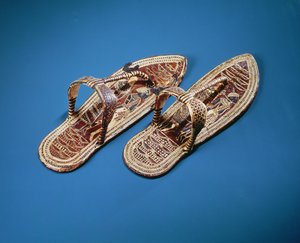 凉鞋，图坦卡蒙墓，新王国（金和皮革）