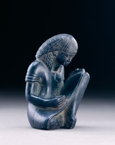 坐着的抄写员，新王国，公元前1391-1353（greywacke）