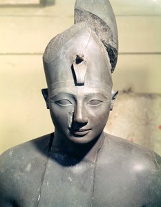 Tuthmosis III（公元前1504  -  1450年）的雕像，来自阿蒙神庙，卡纳克（玄武岩）