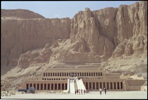 女王哈特谢普苏特太平间神庙（公元前1503-1482）新王国