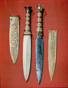 国王两把匕首，来自图坦卡蒙墓（公元前1370-52）新王国（金和铁）