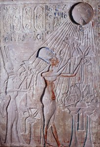 low relief of king Ikhenaton and queen Nefertiti adorinng god of the sun Aton 作者 埃及第十八王朝