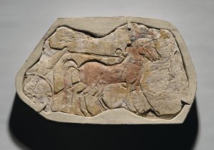 一辆两匹马拉着战车，来自新王国的Tell el-Amarna，公元前135-3-1336（彩绘石膏灰泥）