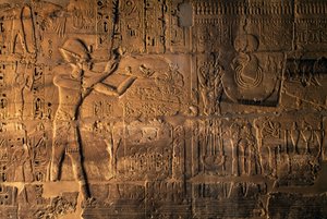 拉美西斯二世在神舟前献祭，埃及卡尔纳克（浮雕） 作者 Egyptian 19th Dynasty