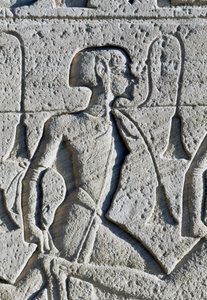 描绘卡德什战役俘虏的浮雕，阿布辛拜勒拉美西斯二世大神庙外墙王座底座的细节（联合国教科文组织世界遗产名录 作者 埃及第19王朝
