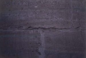显示阿蒙神庙正面的浮雕，由拉美西斯二世（1298-32）完成（照片）。 作者 埃及第19王朝