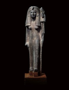 新王国内菲尔塔里皇后的标准轴承雕像，约公元前1290-1224年 作者 埃及第19王朝