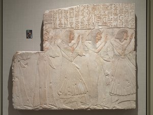 首席医师阿蒙霍特普及其家人的墓葬救济，约公元前1279年至1257年 作者 埃及第19王朝