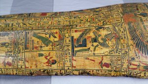 可能在Deir El-Bahri发现的Nesyamun木乃伊的棺材外盖细节，新王国，约公元前1100年（彩绘木）。 作者 埃及第20王朝