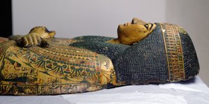 可能在Deir El-Bahri发现的Nesyamun木乃伊的棺材外盖细节，新王国，约公元前1100年（彩绘木）。 作者 埃及第20王朝