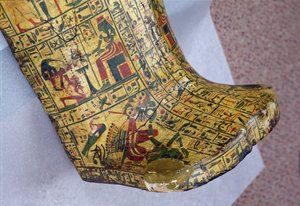 可能在Deir dl-Bahri发现的Nesyamun木乃伊的外棺细节，新王国，约公元前1100年（彩绘木）。 作者 埃及第20王朝