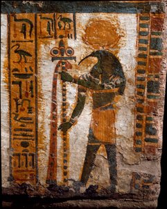 Egyptian antiquite: Thot, the god of the moon, in the form of a man at the head of ibis. decoration of the anthropoid sarcophagus of the scribe Butehamon, 21st dynasty (1085-935 BC). Museum of Egypt in Turin (Torino, Museo Egizio) 作者 埃及第21王朝