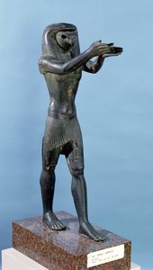 荷鲁斯神饮品雕像，第三代中级佩里欧斯，约公元前750年（青铜）。 作者 埃及第22王朝