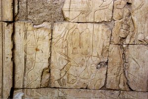 埃及古物：代表承载祭品的浮雕。安赫-霍尔（Ankh Hor）墓（TT414）（第26王朝，公元前672-525年），卢克索（底比斯），埃及 作者 埃及第26王朝