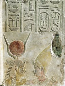 内克塔内博二世国王（公元前 360-343 年）受到女神伊希斯的欢迎，石灰岩浮雕 作者 埃及第30王朝