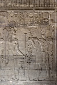 埃及阿斯旺菲莱神庙内部圣所的浮雕 作者 Egyptian 30th Dynasty
