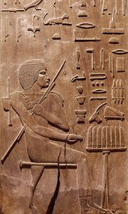 来自Saqqara，旧王国（木头）的国王抄写员Hezyre墓教堂里的一个小生境的小组 作者 埃及第三王朝