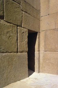 花岗岩墙壁从古老的王国哈夫拉谷寺庙