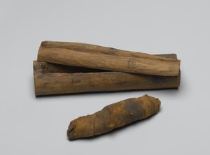 小棺材的蛇，与木乃伊，公元前664年 - 公元前334年（木材，动物遗骸和亚麻）