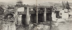 里奥尼水力发电厂。插图来自苏联建立社会主义，1933年。 作者 埃利泽马科维奇利西茨基