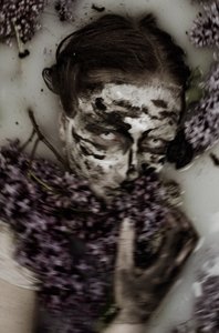 美兽》，2015 年（丝网版画） 作者 埃琳莱蒂西亚·霍加博