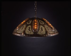 枝形吊灯，约1910年（铜和Chiton壳） 作者 伊丽莎白·伊顿·伯顿