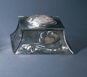 墨well（镀银铜和珍珠贝母） 作者 伊丽莎白·伊顿·伯顿