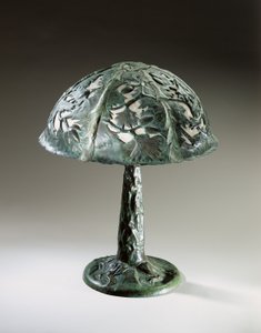 台灯，约1910年（镀铜黄铜和外壳） 作者 伊丽莎白·伊顿·伯顿