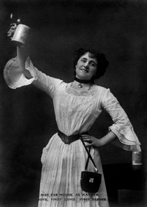 伊娃·摩尔（Eva Moore），1903年作为《凯蒂在男孩们》中先到先得。