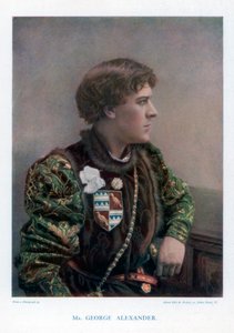 1901年，英国演员兼剧院经理乔治·亚历山大爵士（Sir George Alexander）。