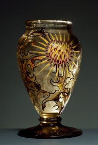 带有珐琅装饰的烟熏玻璃花瓶，约 1890 年，由法国南锡的埃米尔·加勒 (Emile Galle) 创作