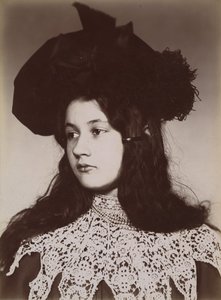 丹尼斯-佐拉，约1900年。 作者 埃米尔·佐拉（Emile Zola）